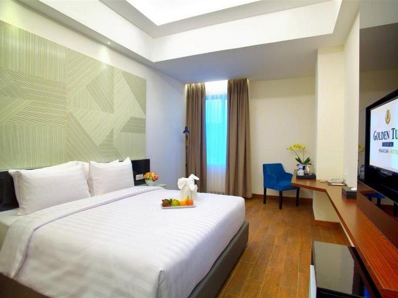 Golden Tulip Essential Makassar Hotell Exteriör bild