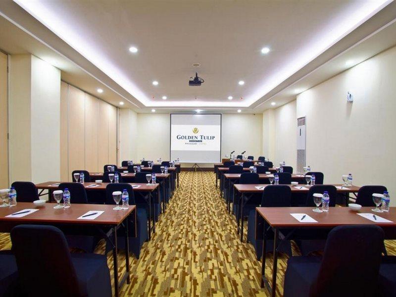 Golden Tulip Essential Makassar Hotell Exteriör bild