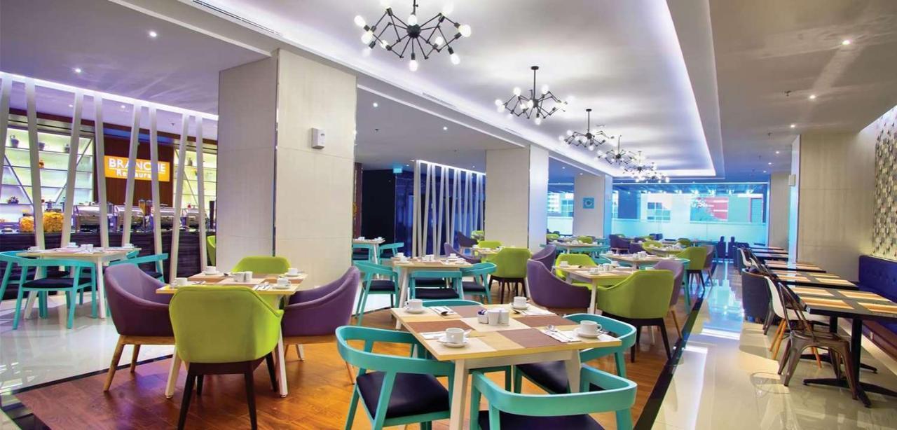 Golden Tulip Essential Makassar Hotell Exteriör bild
